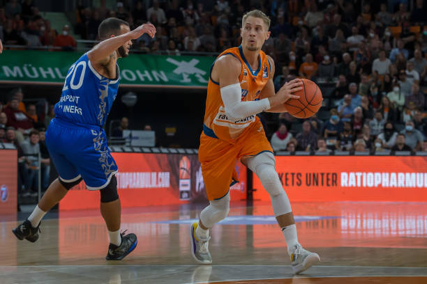 仅引起了球 仅引起了球